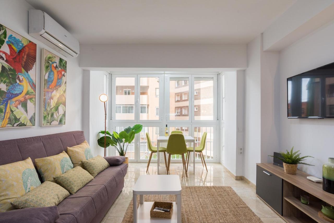 Mp5-Just Renovated Apartment Right On The Beach マラガ エクステリア 写真