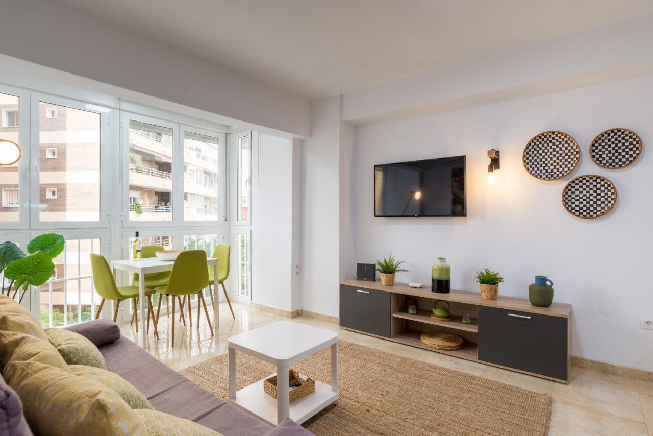 Mp5-Just Renovated Apartment Right On The Beach マラガ エクステリア 写真