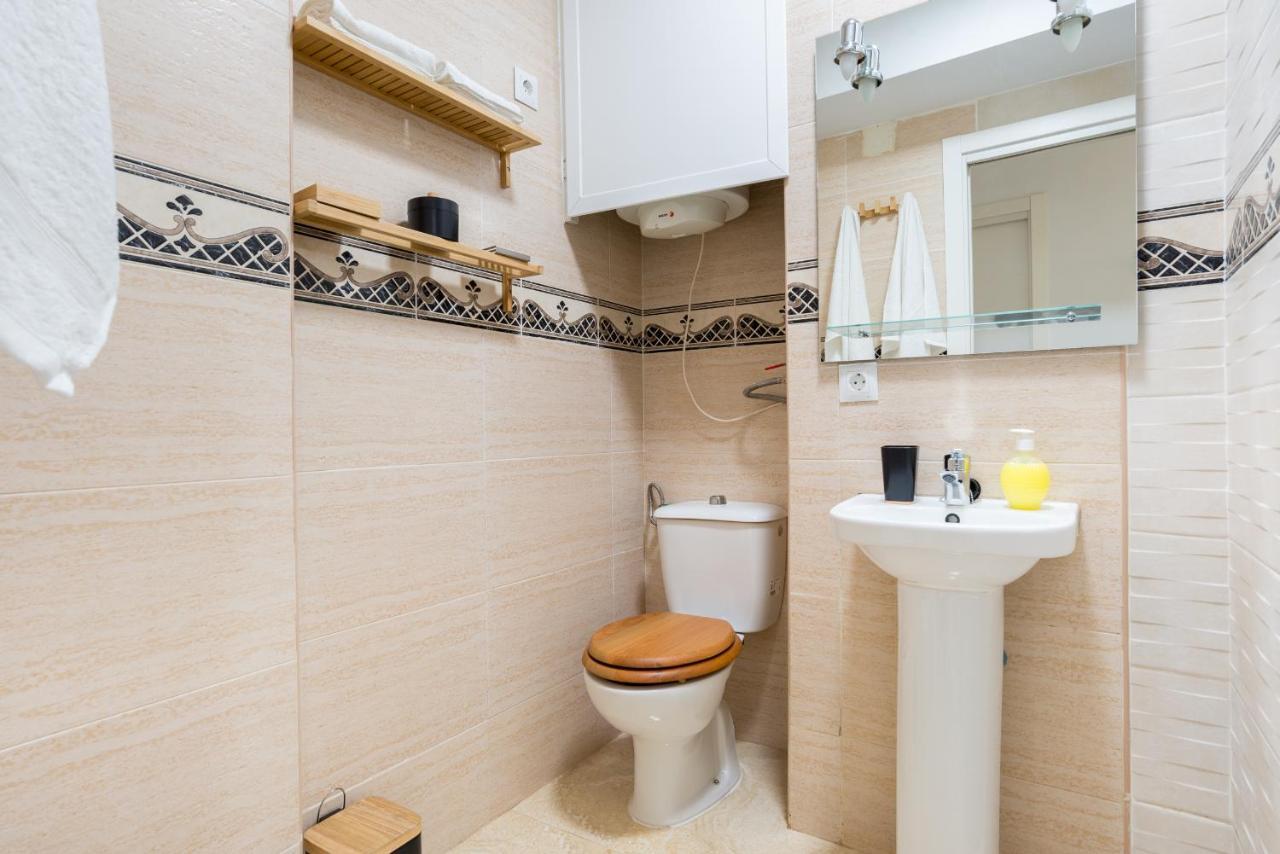 Mp5-Just Renovated Apartment Right On The Beach マラガ エクステリア 写真