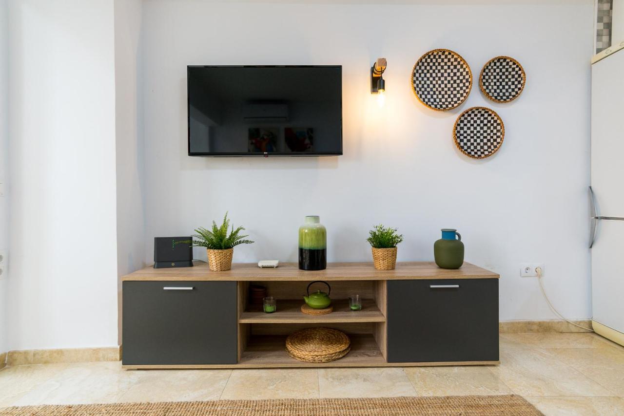Mp5-Just Renovated Apartment Right On The Beach マラガ エクステリア 写真