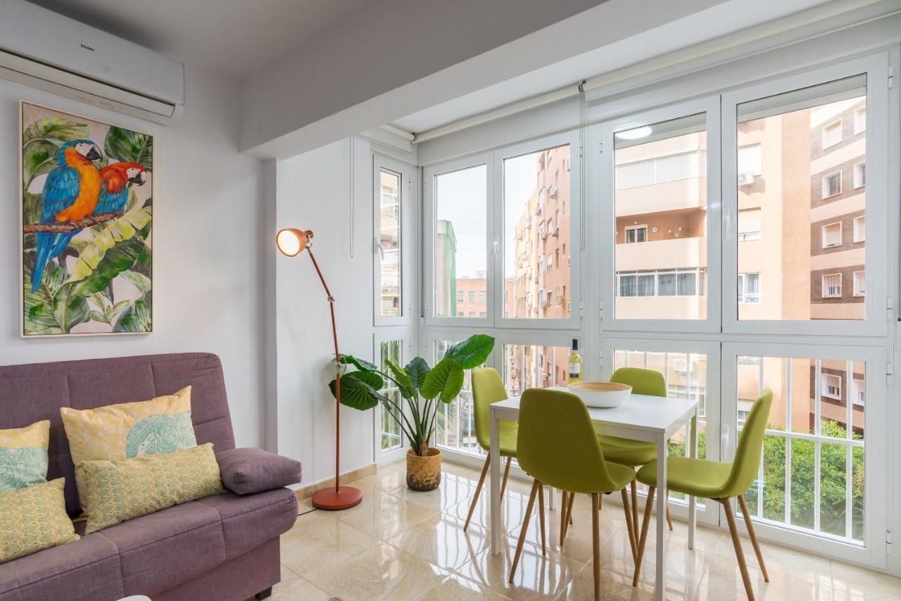 Mp5-Just Renovated Apartment Right On The Beach マラガ エクステリア 写真