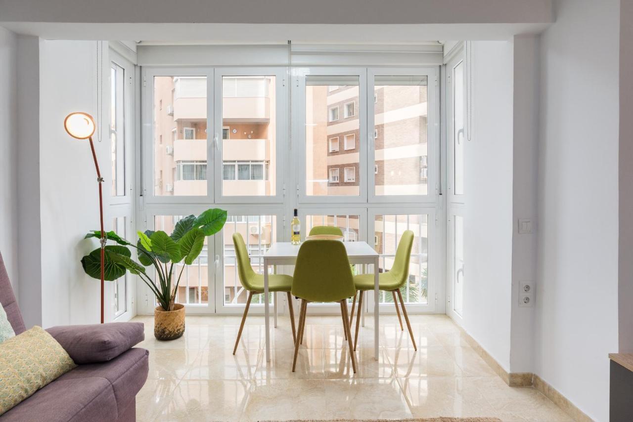 Mp5-Just Renovated Apartment Right On The Beach マラガ エクステリア 写真